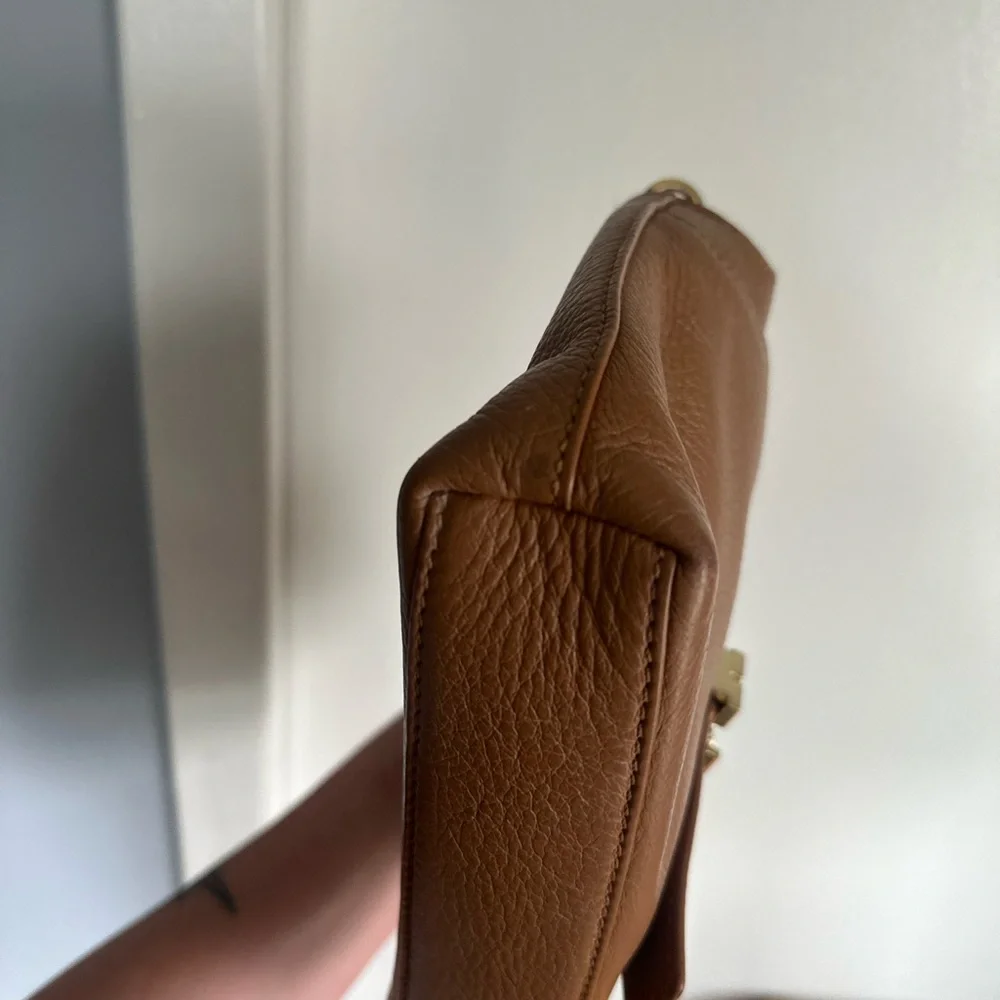 Tory Burch pebbled Leather Robinson Crossbody Bag - Picture 9 of 10